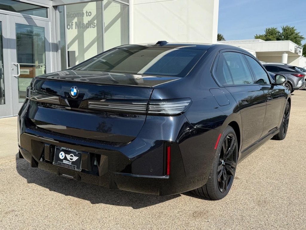 2027 BMW 740i Base