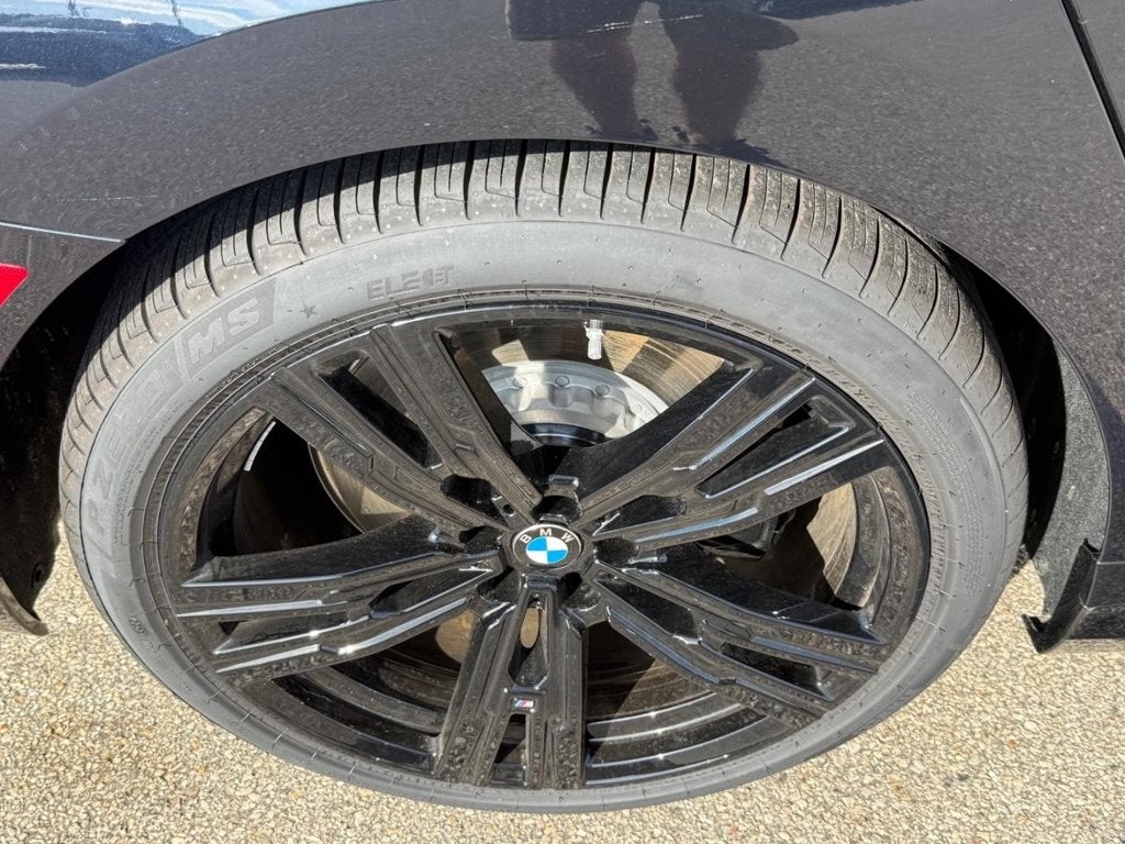 2027 BMW 740i Base