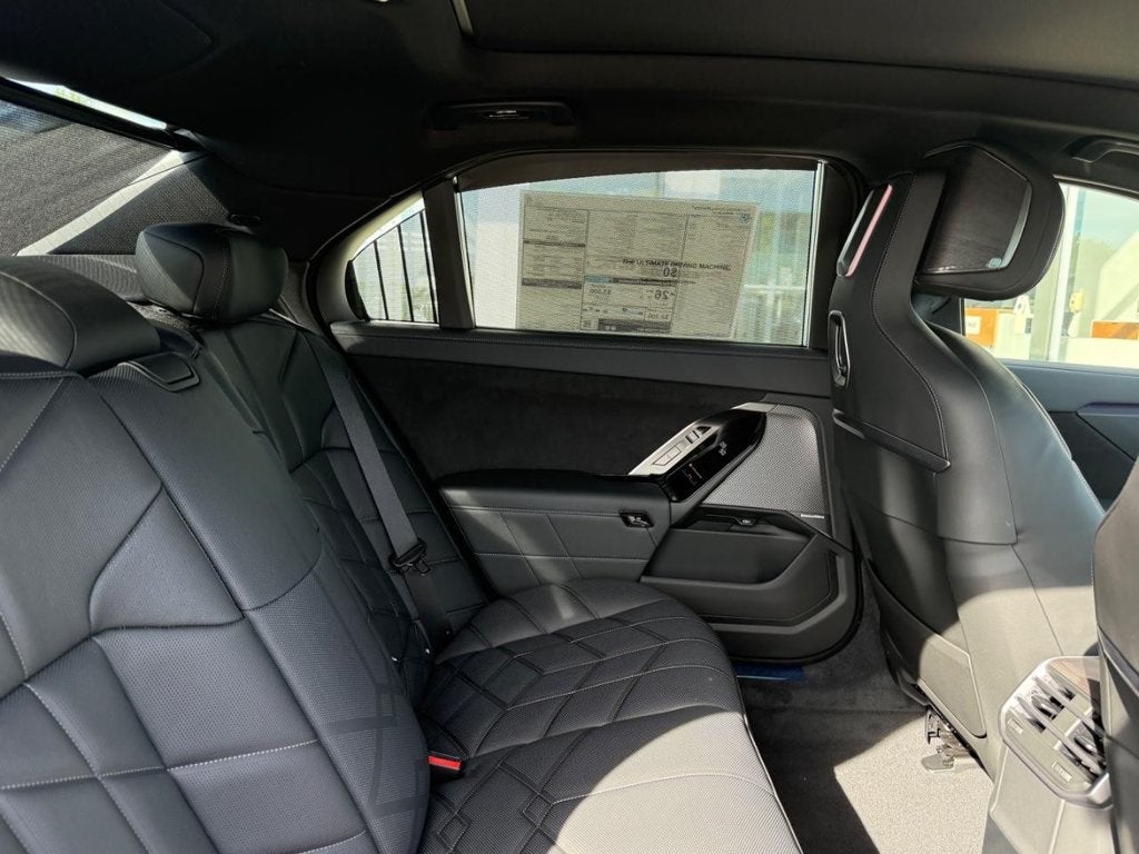 2027 BMW 740i Base