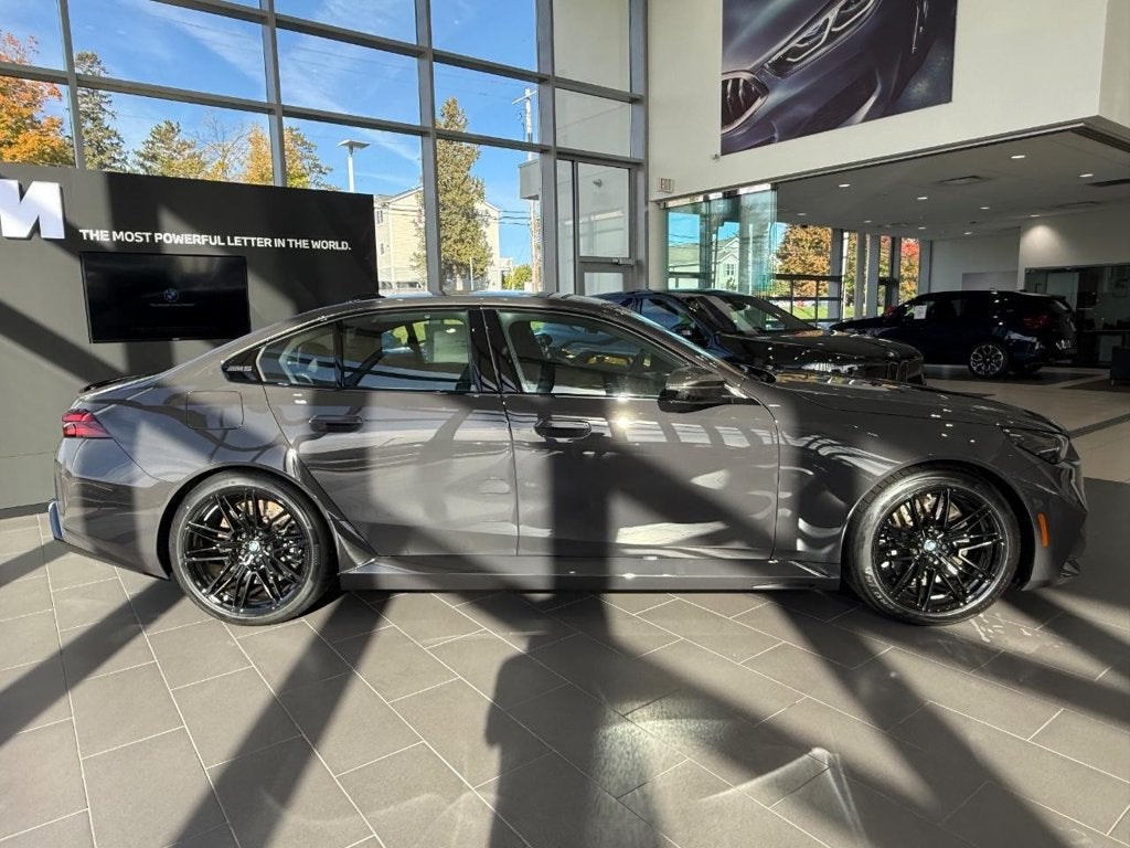 2027 BMW M5 Base