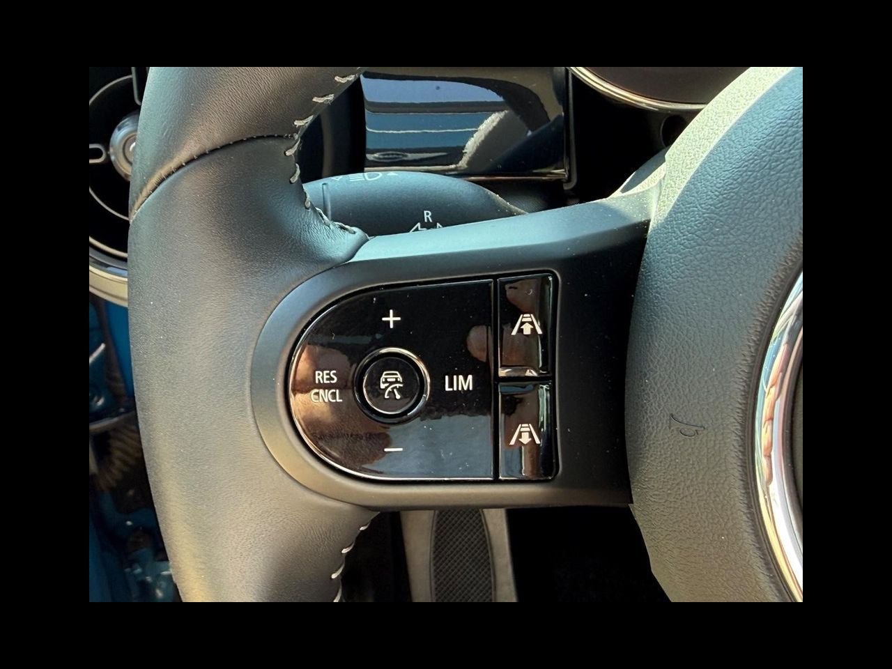 2024 MINI HARDTOP 2 DOOR Iconic