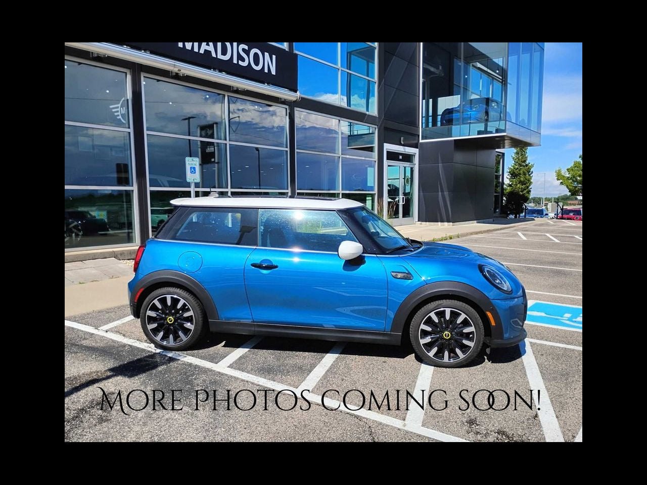 2024 MINI HARDTOP 2 DOOR Iconic