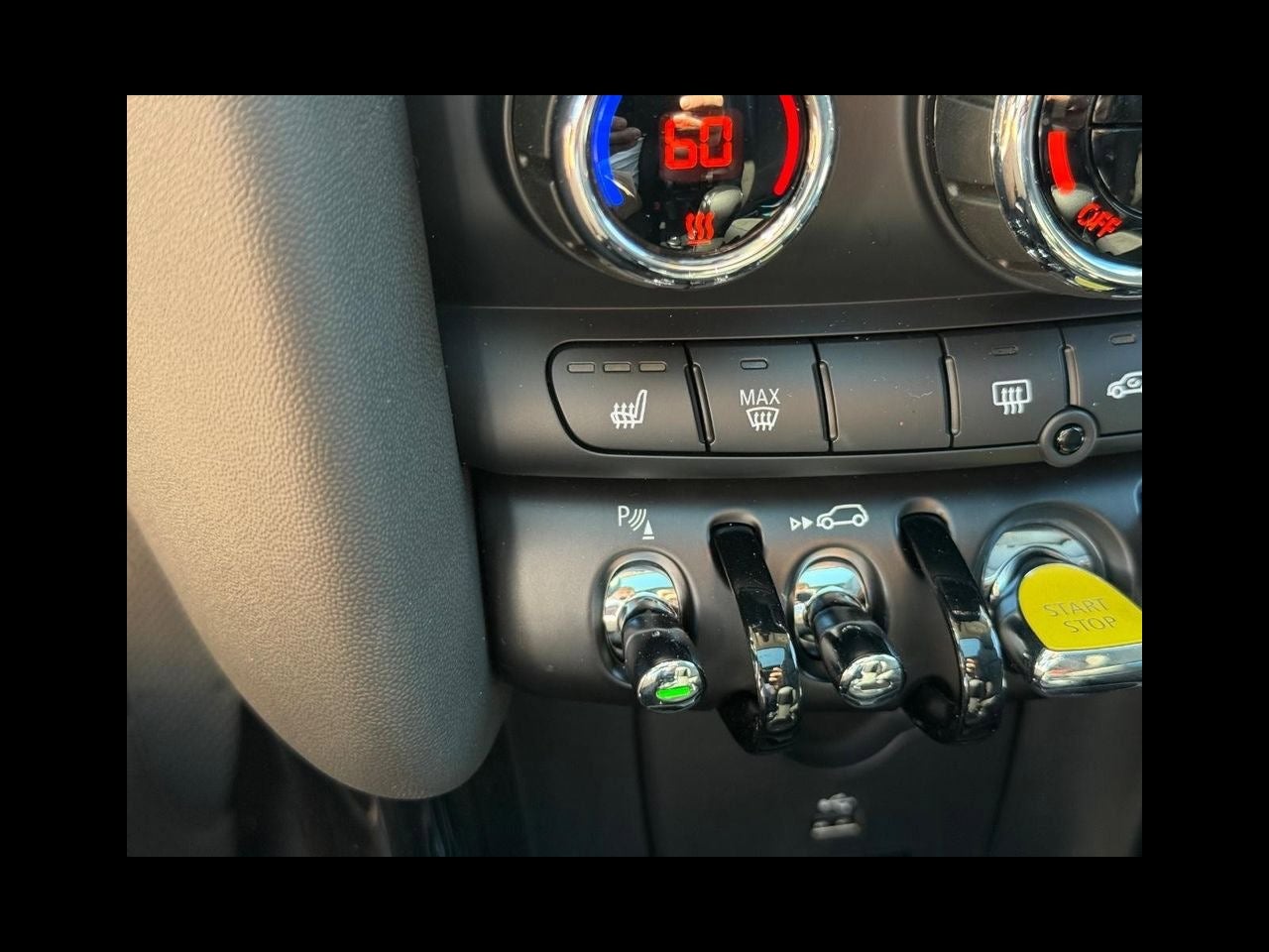 2024 MINI HARDTOP 2 DOOR Iconic