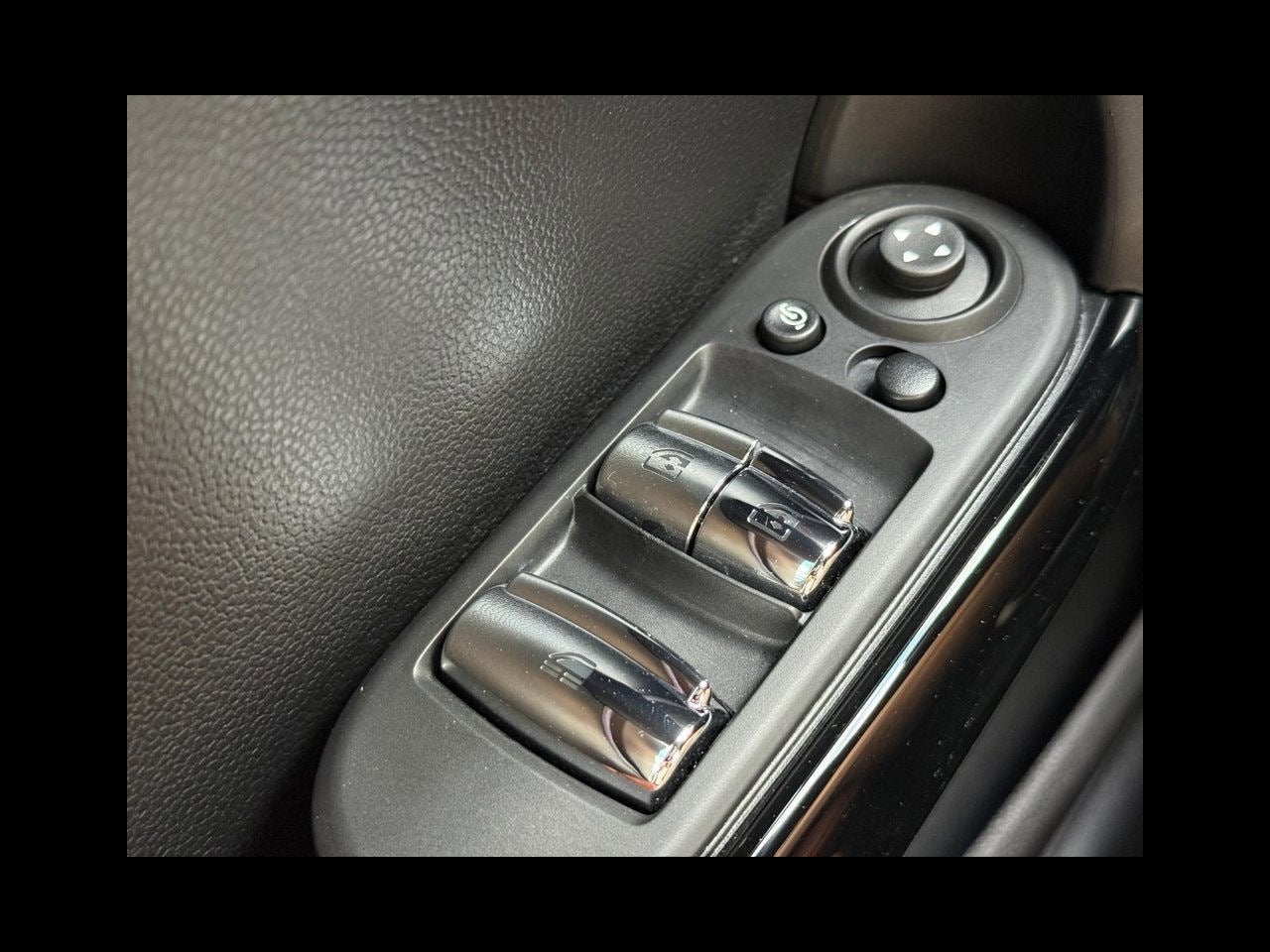 2024 MINI CONVERTIBLE Base