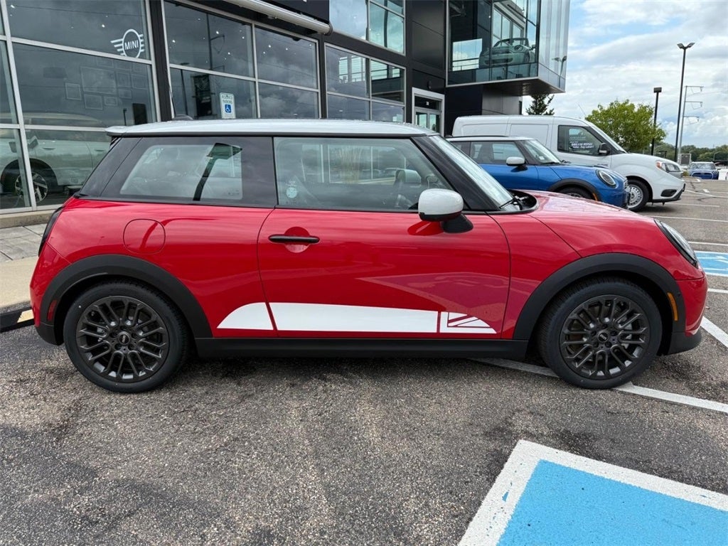 2025 MINI HARDTOP 2 DOOR ICONIC