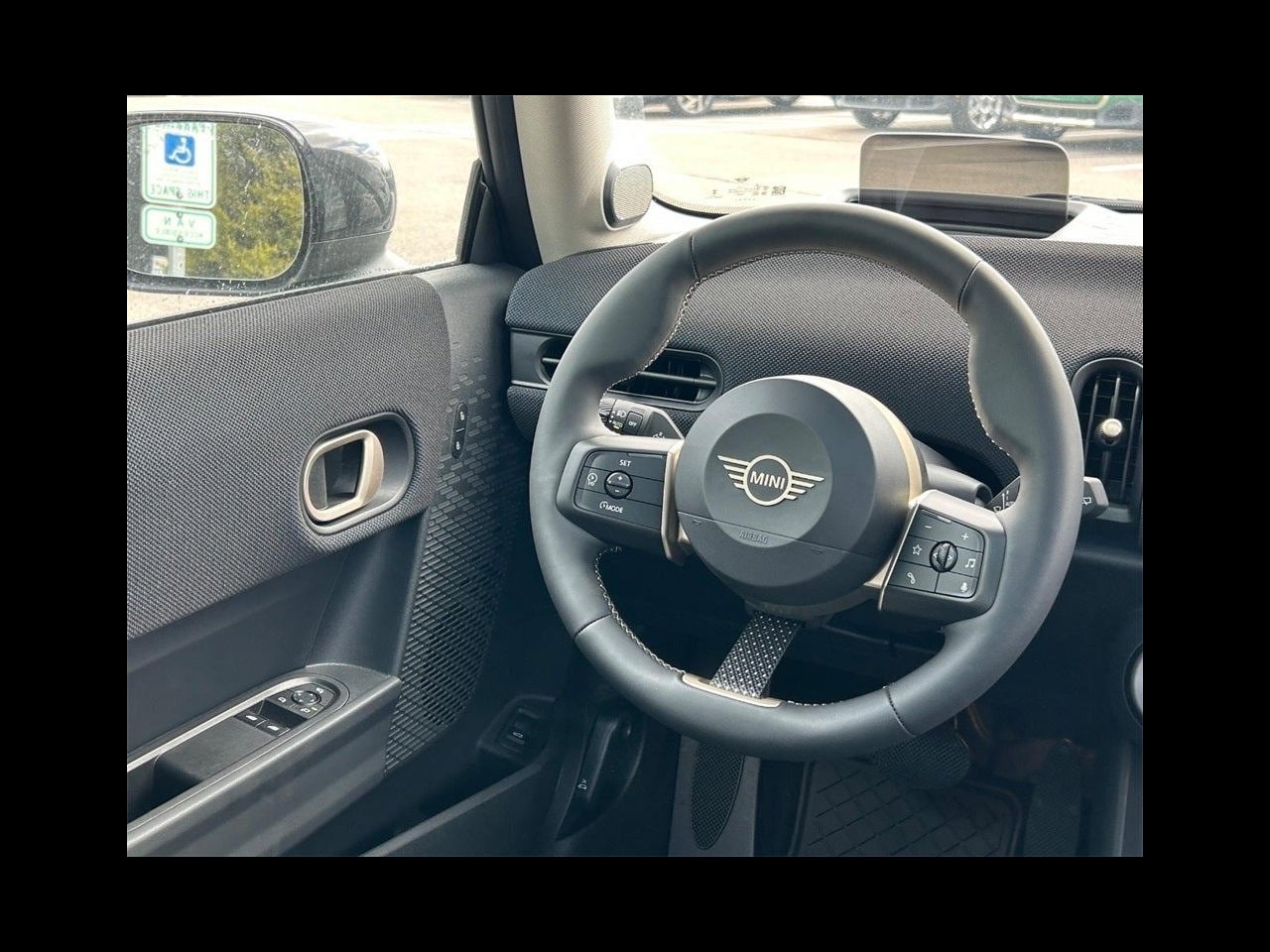 2025 MINI HARDTOP 2 DOOR ICONIC