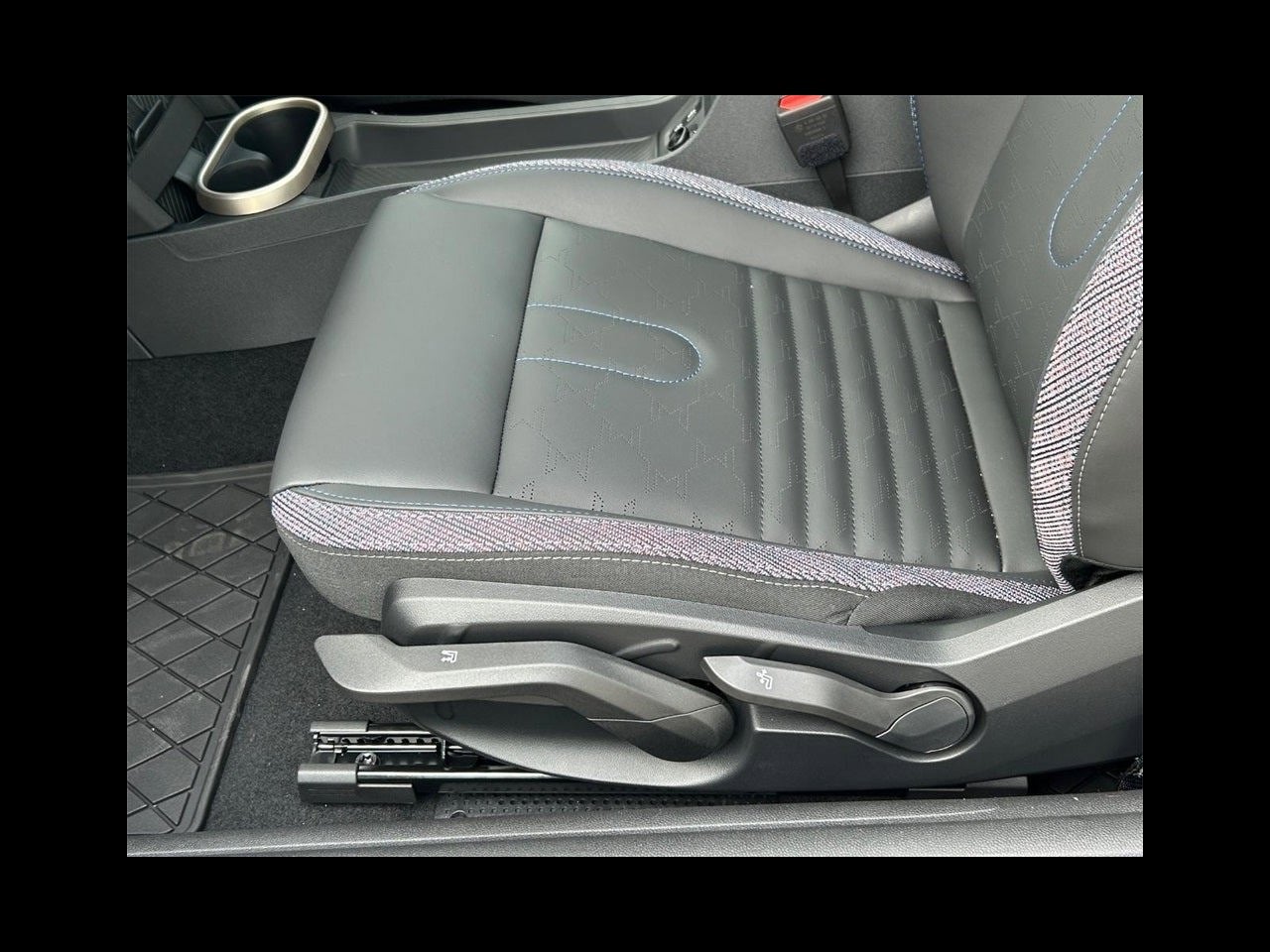 2025 MINI HARDTOP 2 DOOR ICONIC