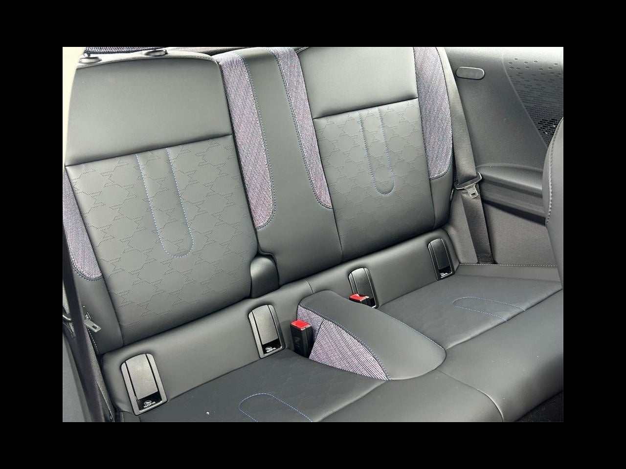 2025 MINI HARDTOP 2 DOOR ICONIC