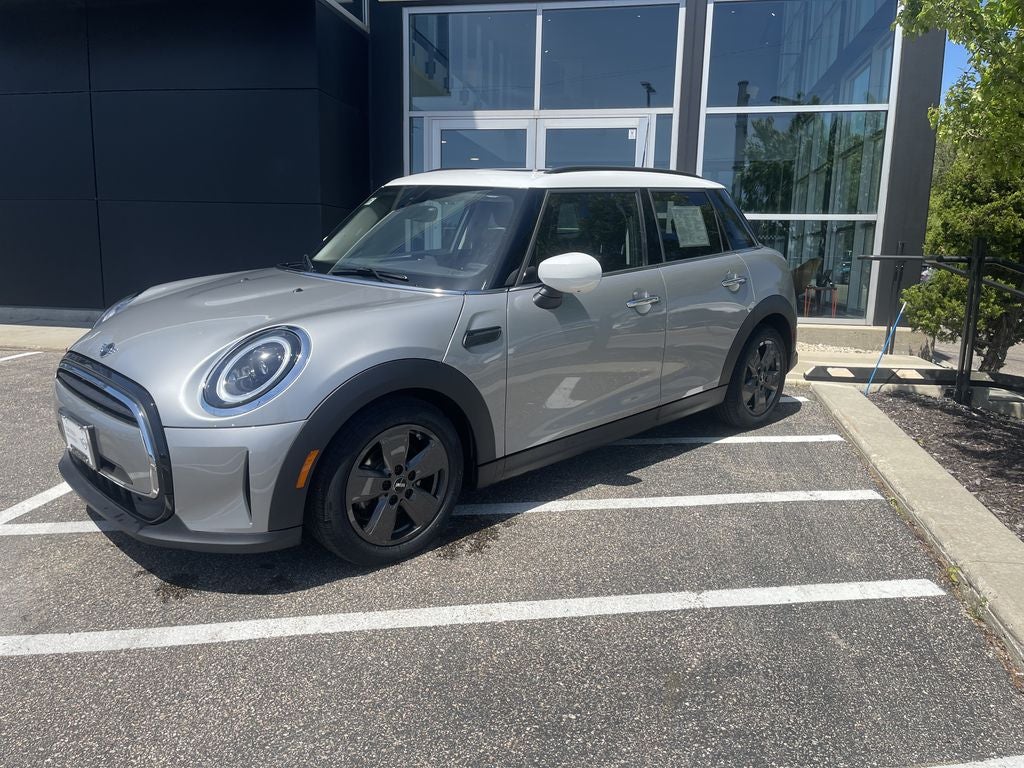 2024 MINI Hardtop Cooper's photo