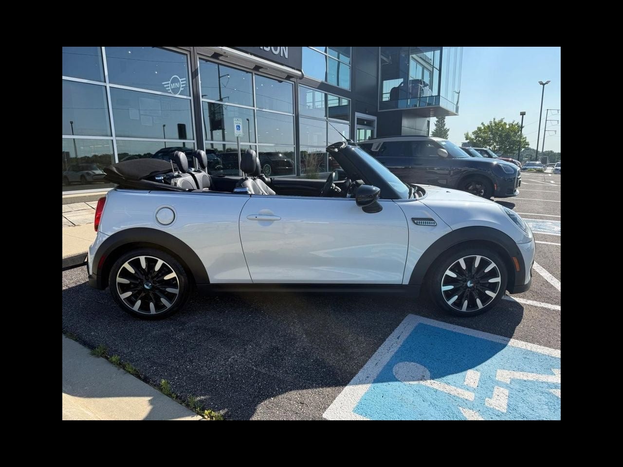 2024 MINI CONVERTIBLE Iconic