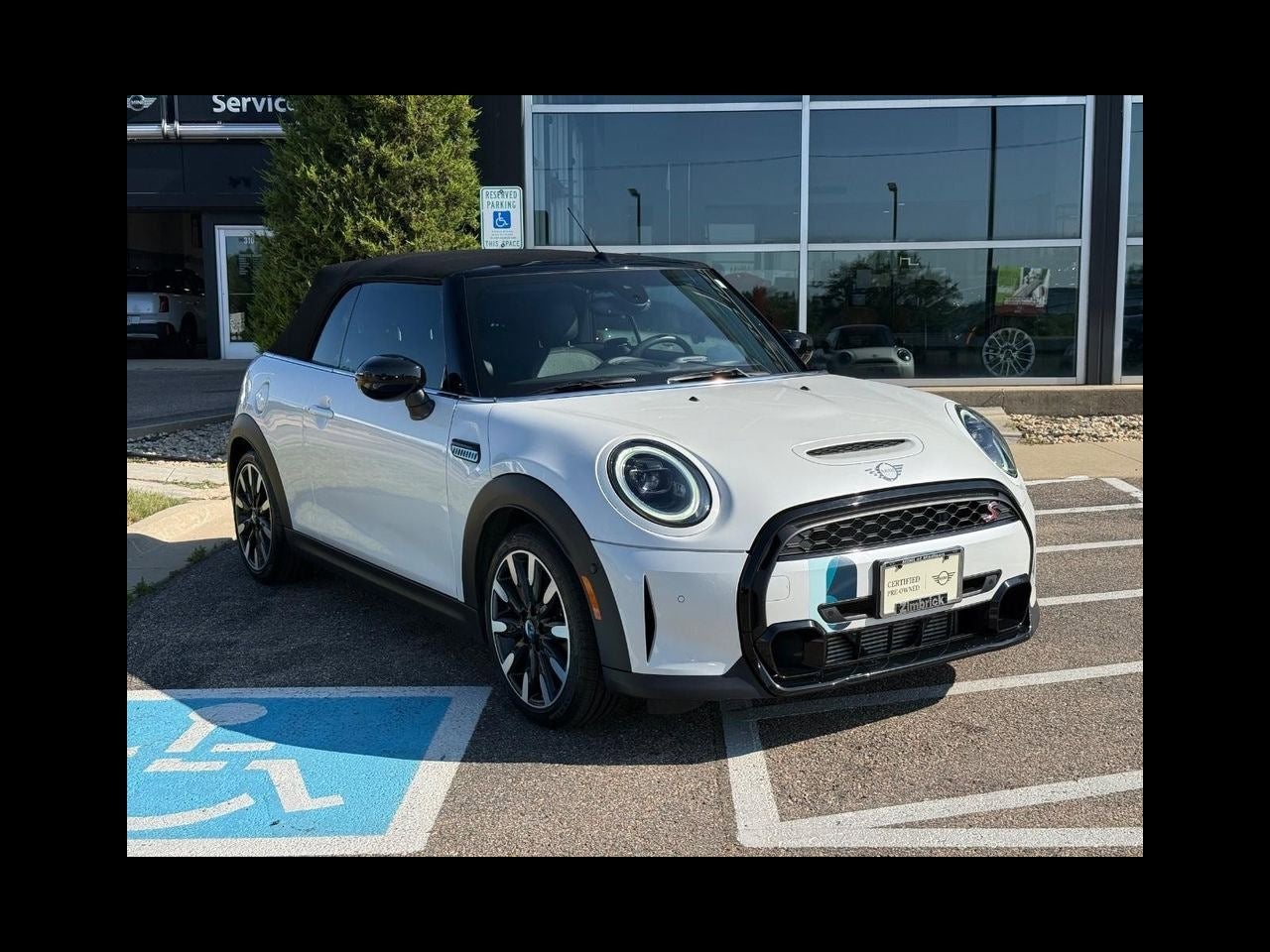 2024 MINI CONVERTIBLE Iconic