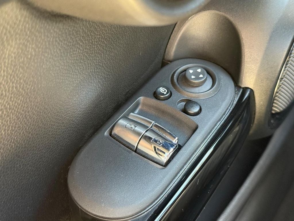 2024 MINI HARDTOP 2 DOOR Signature