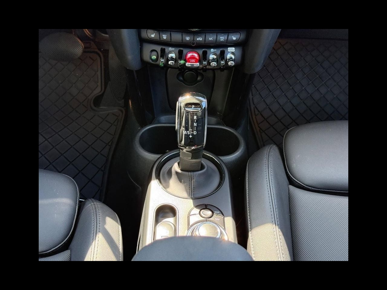 2024 MINI HARDTOP 2 DOOR Signature