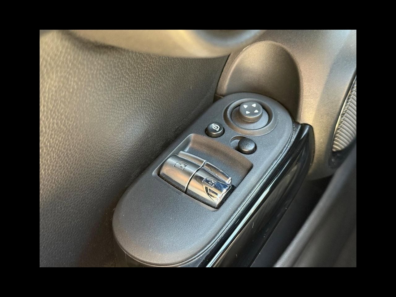2024 MINI HARDTOP 2 DOOR Signature