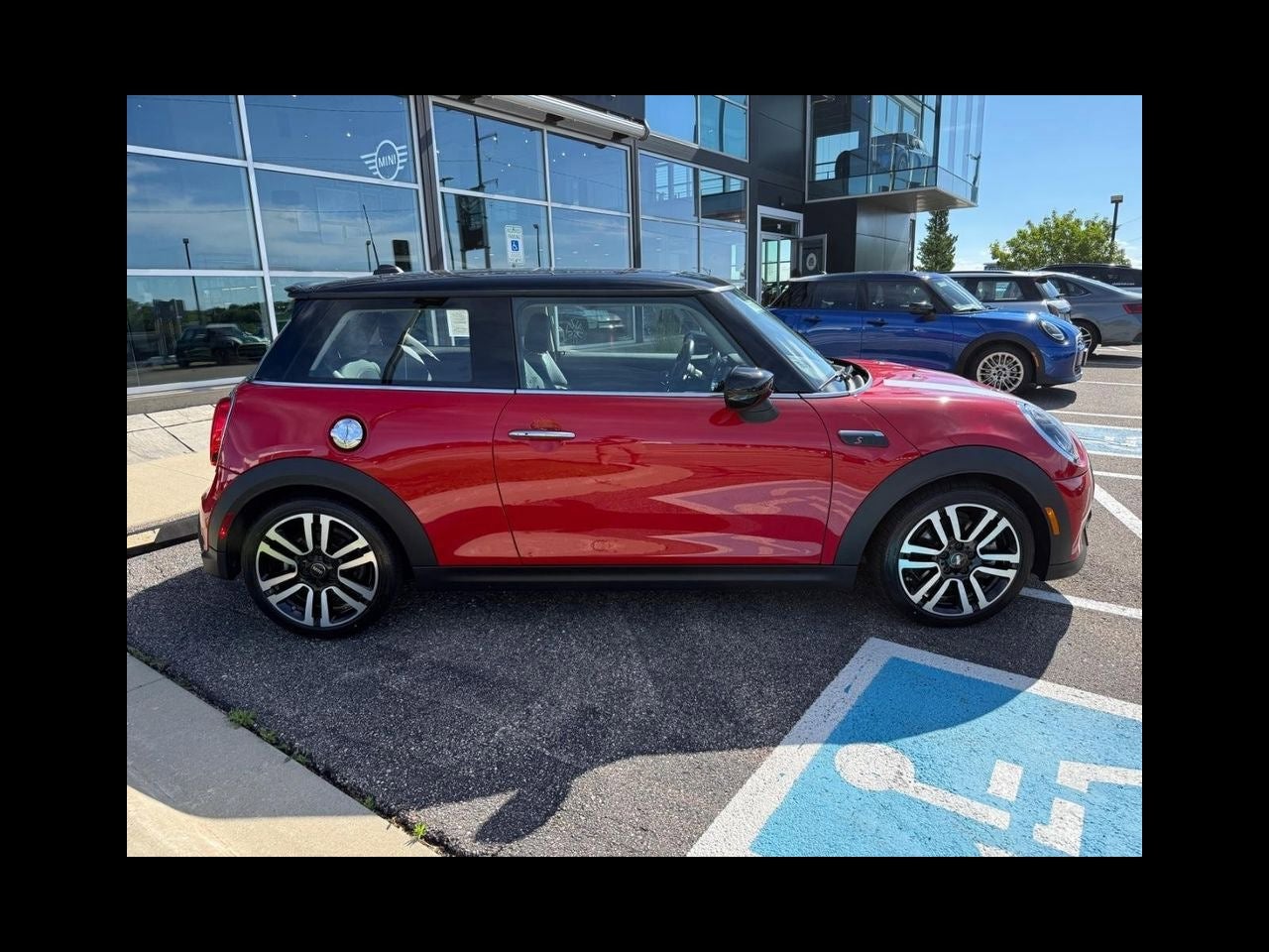 2023 MINI HARDTOP 2 DOOR Signature
