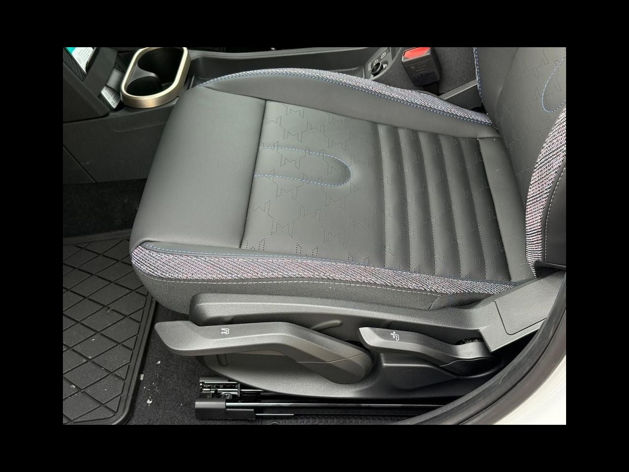 2026 MINI 4 DOOR ICONIC