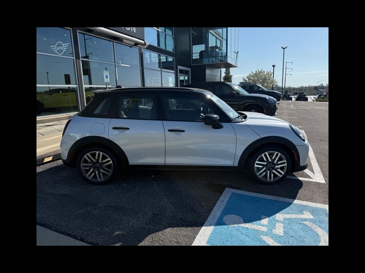 2026 MINI 4 DOOR ICONIC