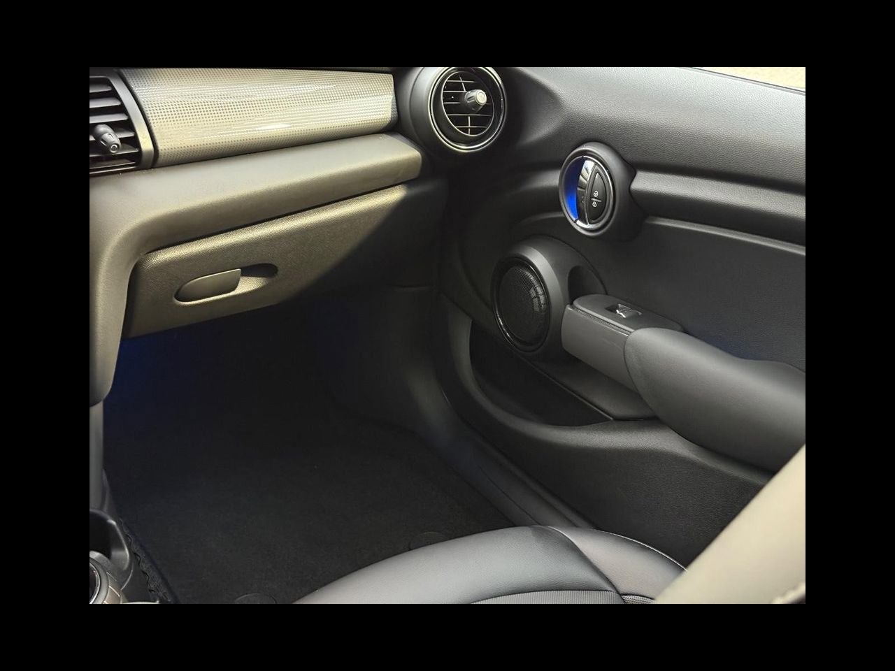 2016 MINI HARDTOP 4 DOOR Base