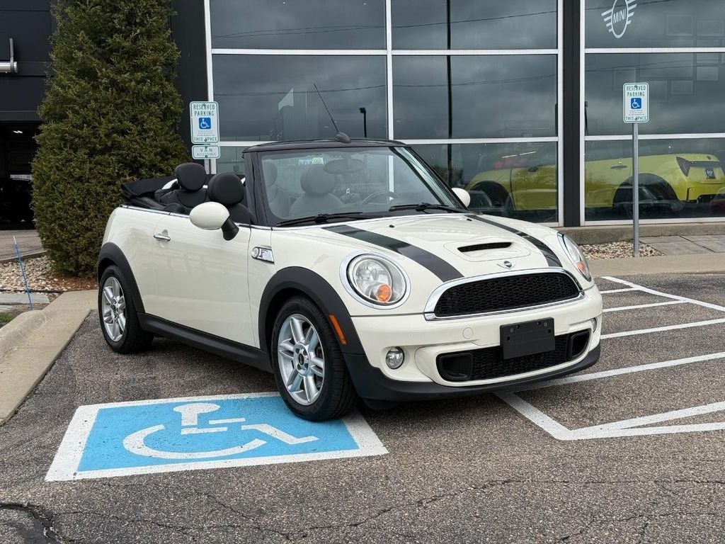 2011 MINI CONVERTIBLE Base