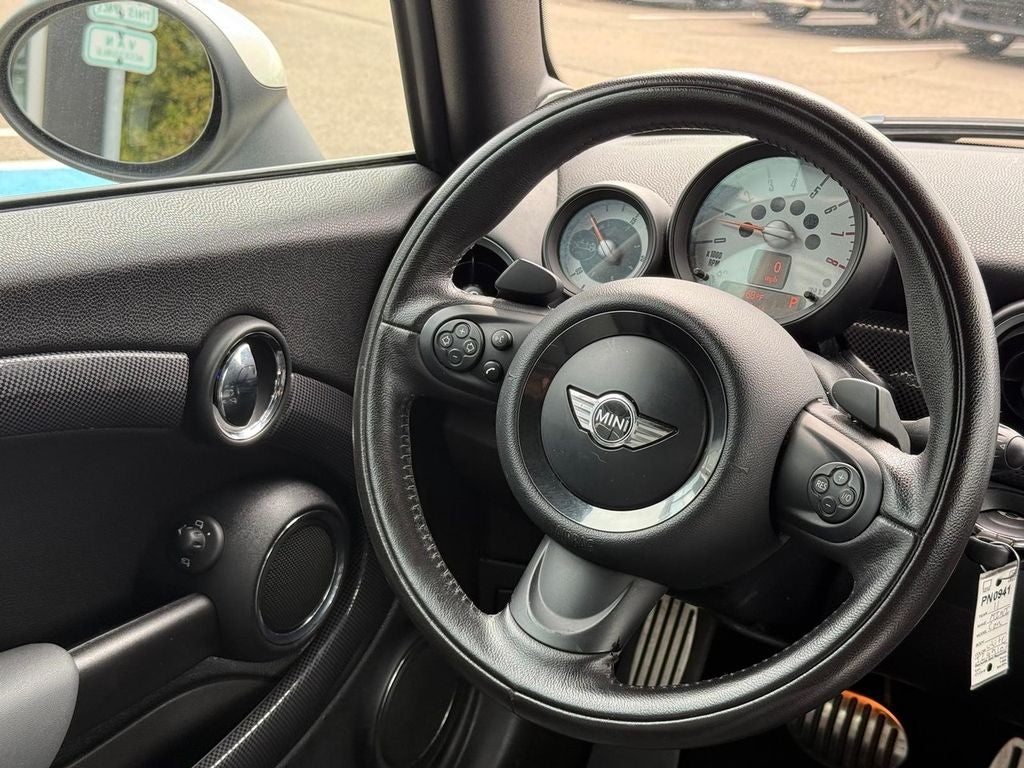 2011 MINI CONVERTIBLE Base