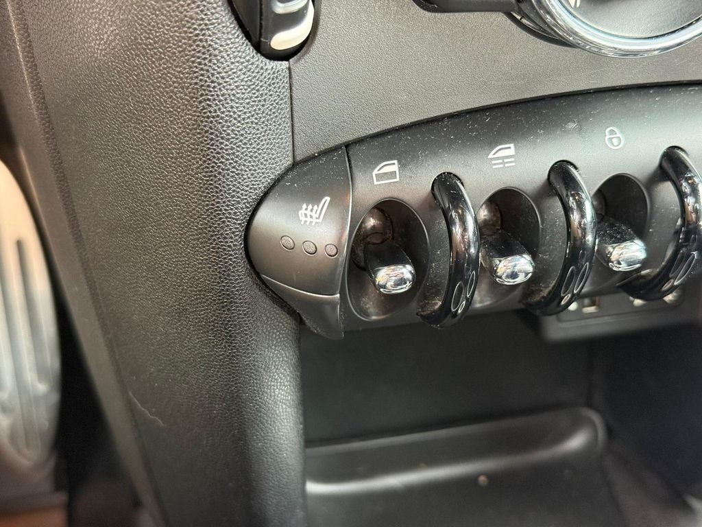 2011 MINI CONVERTIBLE Base