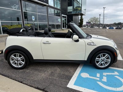 2011 MINI CONVERTIBLE Base