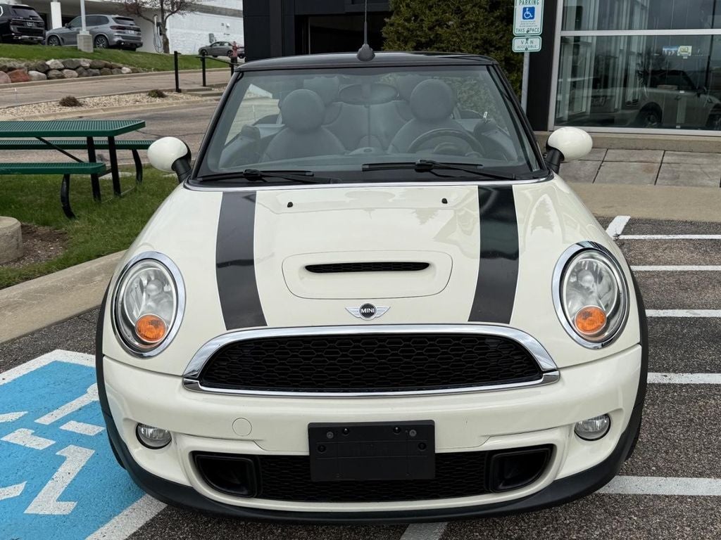 2011 MINI CONVERTIBLE Base