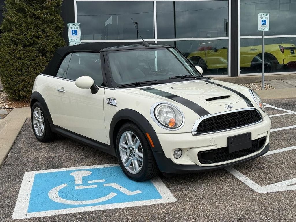 2011 MINI CONVERTIBLE Base