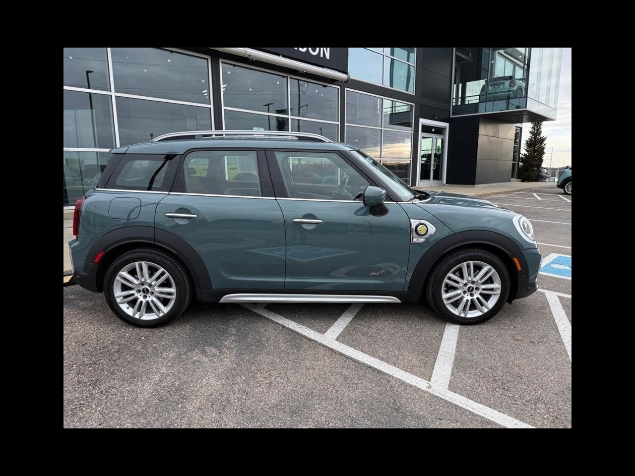 2022 MINI COUNTRYMAN ICONIC