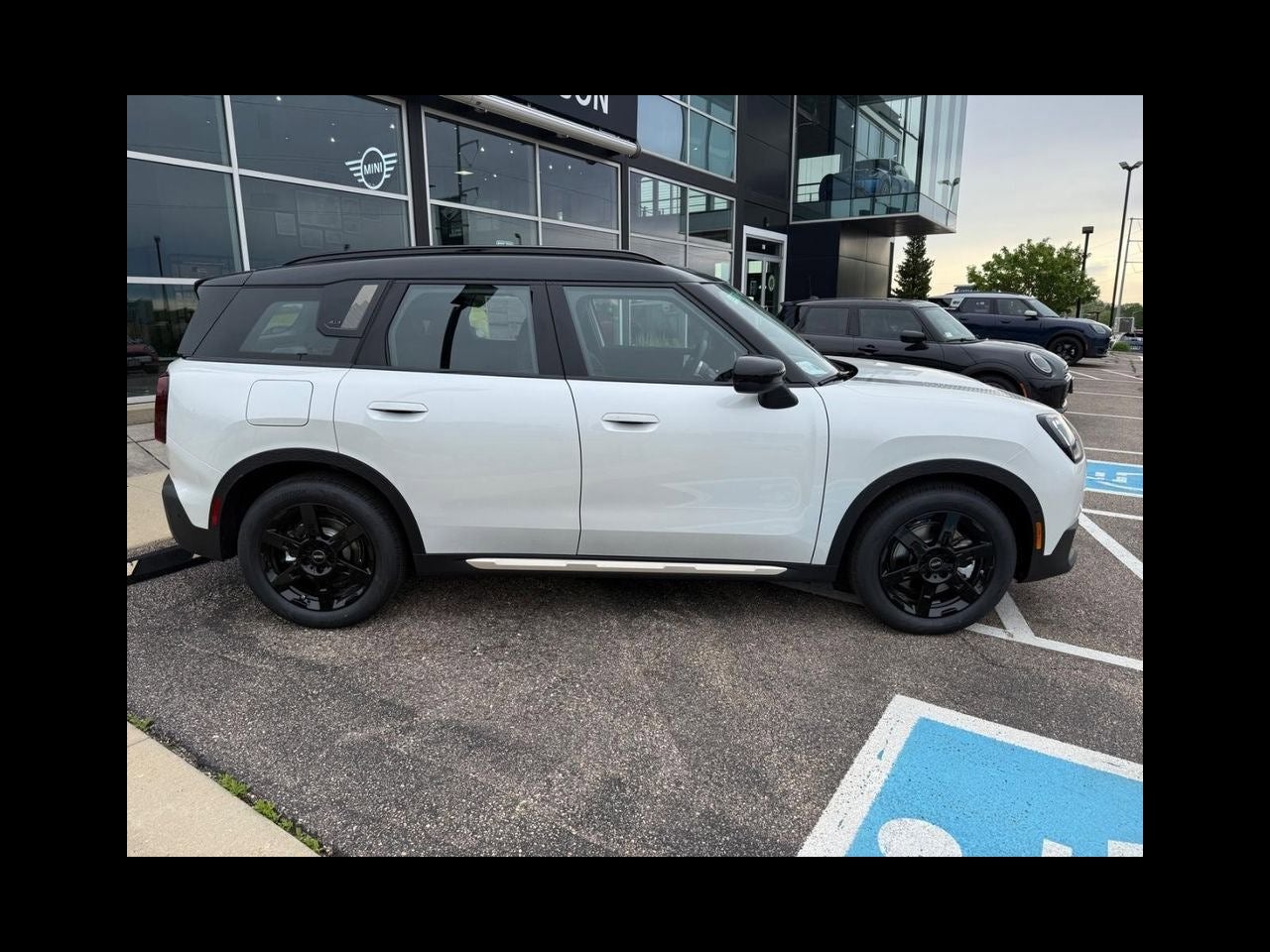 2027 MINI COUNTRYMAN SIGNATURE PLUS