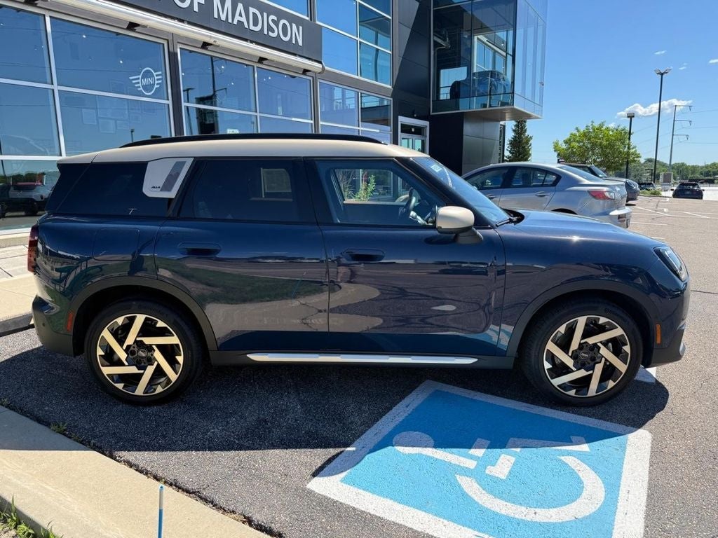 2025 MINI COUNTRYMAN Iconic